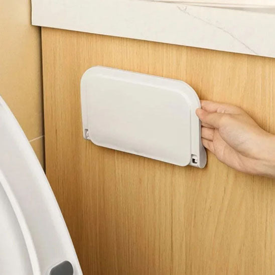 Étagère salle de bain murale pliable sécurisée avec bords arrondis.