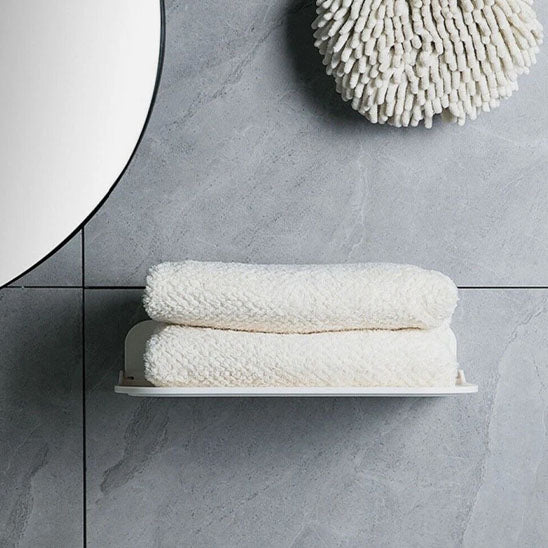 Étagère salle de bain murale pliable offrant un gain de place optimal.