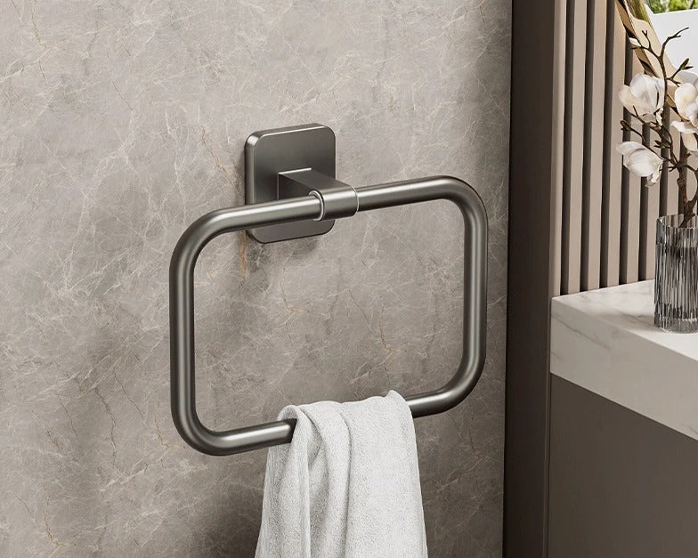 Porte-serviettes mural conçu pour petits espaces