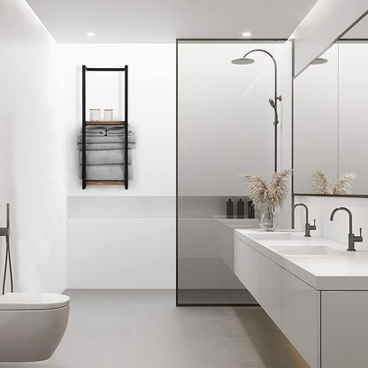 Solution murale pour le rangement des serviettes dans une salle de bain compacte